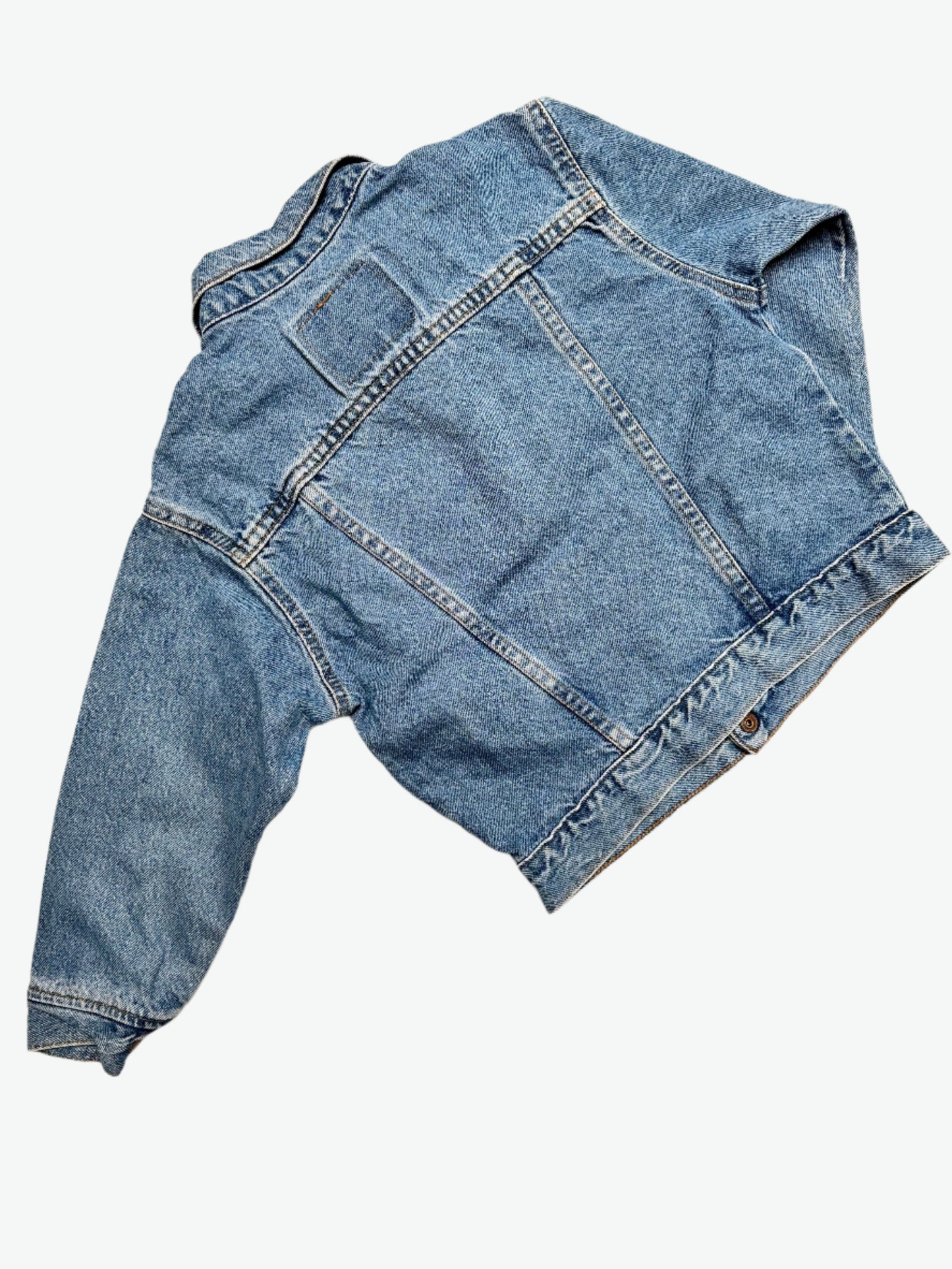 Kids vintage Levi's orange tab denim jacket. Authentically worn in classic trucker jacket. Easy popper fastening. Age 6 yrs.