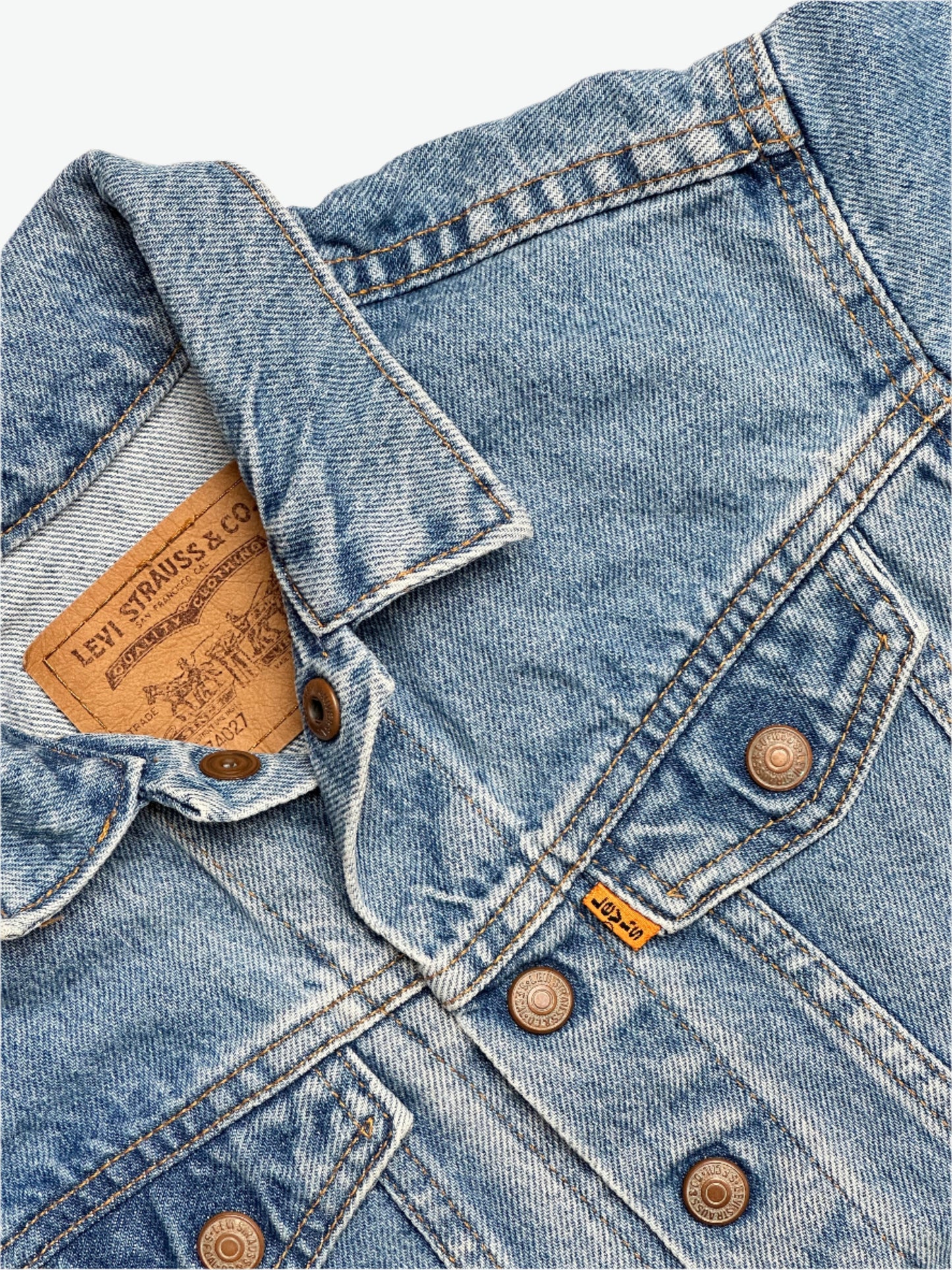 Kids vintage Levi's orange tab denim jacket. Authentically worn in classic trucker jacket. Easy popper fastening. Age 6 yrs.