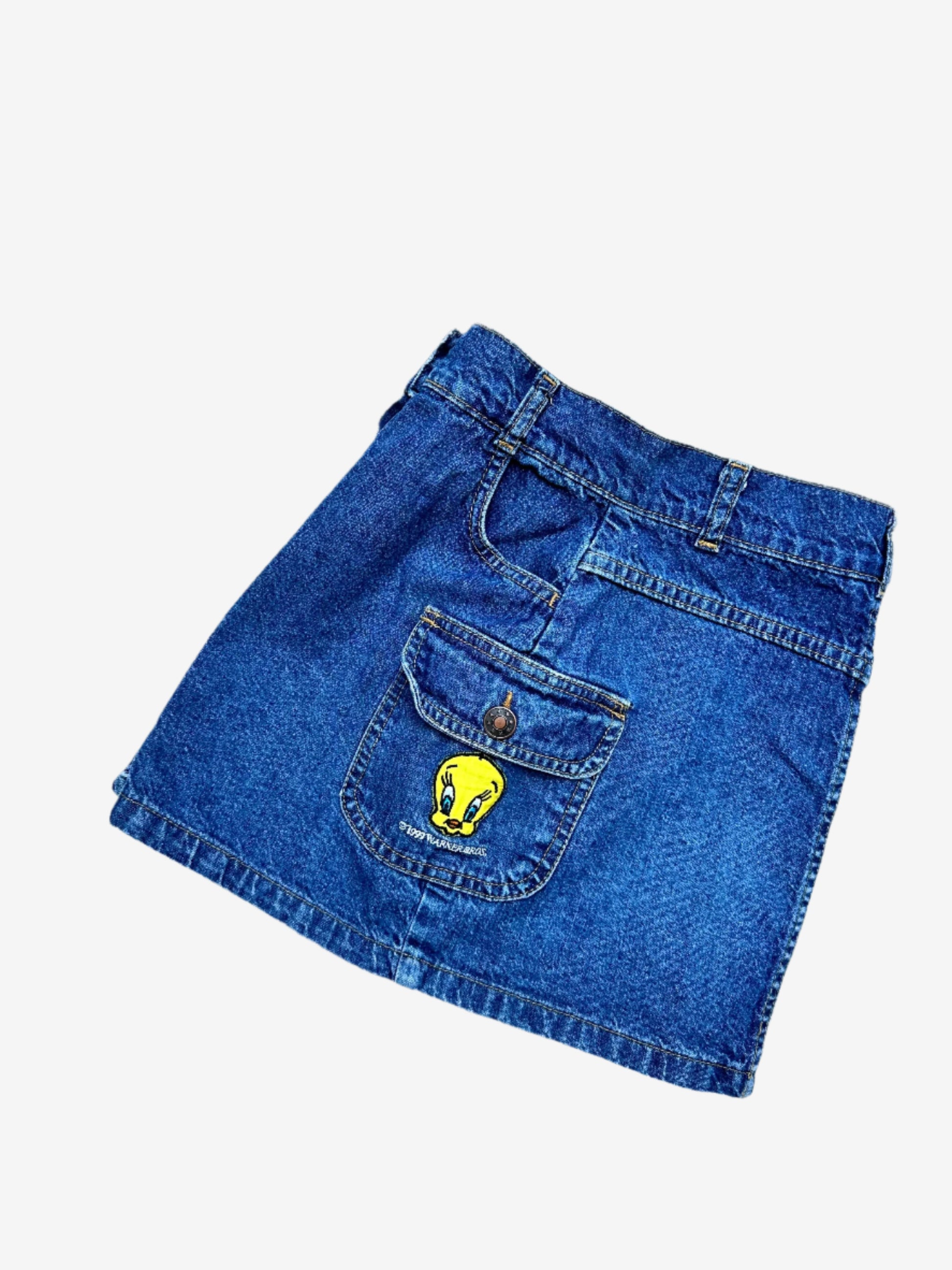 Kids vintage 90's Tweedy denim skirt, with front button opening and cargo pockets, Tweedy bird embroidery on the side, age 7 years.