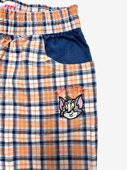 Kids Vintage 90's Check Trousers with Tom & Jerry embroidered detail. Easy elastic waistband in relaxed fit. Lightweight fabric. 