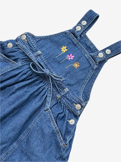 Kids vintage Denim Dress from British brand Adams from the 90s. Adjustable button strap closure with a full a-line skirt perfectly girly with simple flower embroidery at the front, flower embossed buttons and tie.Age 18-24 Months.