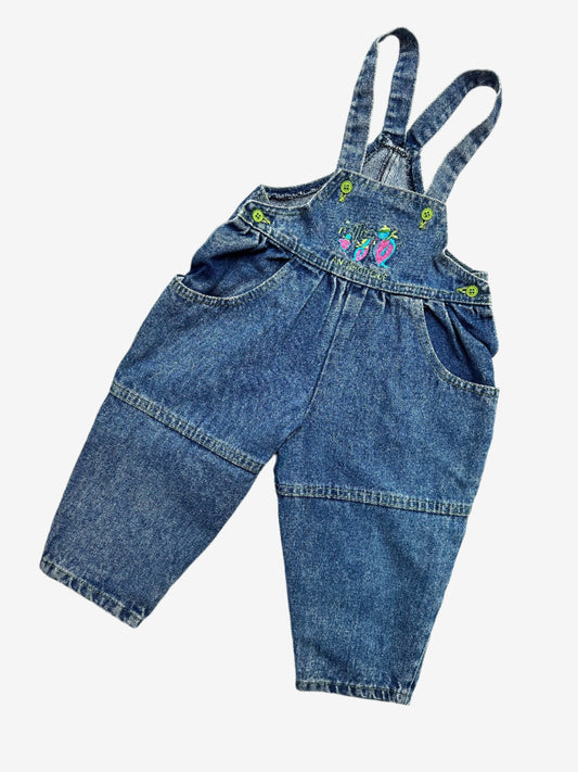 Kids vintage denim dungarees with a fun fluorescent penguin embroidery on the chest and bright pops of colour carried through the buttons and stitching. In a classic mid-blue wash with a relaxed bubble fit, they have gentle gathering at the waist for extra comfort. Age 18 months.