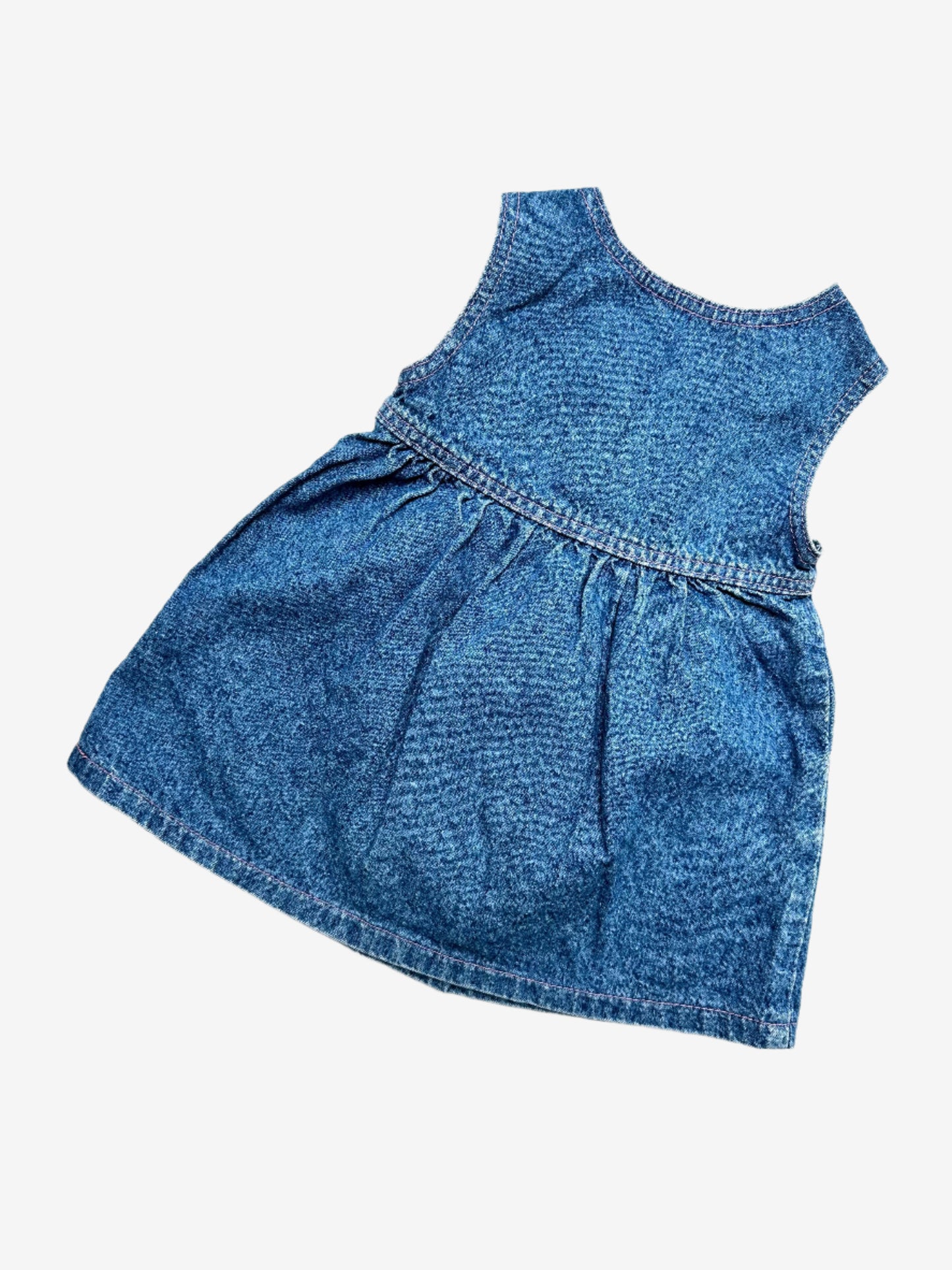 Kids Vintage acid wash dress from denim brand Lee, made in U.S.A, features an adorable chest badge featuring hearts, flowers, a tiny house, and a dog to the sweet pink enamelled popper fastenings on the straps. The A-line shape with gentle gathering at the waist makes it comfy and easy to wear. Age 2 years.