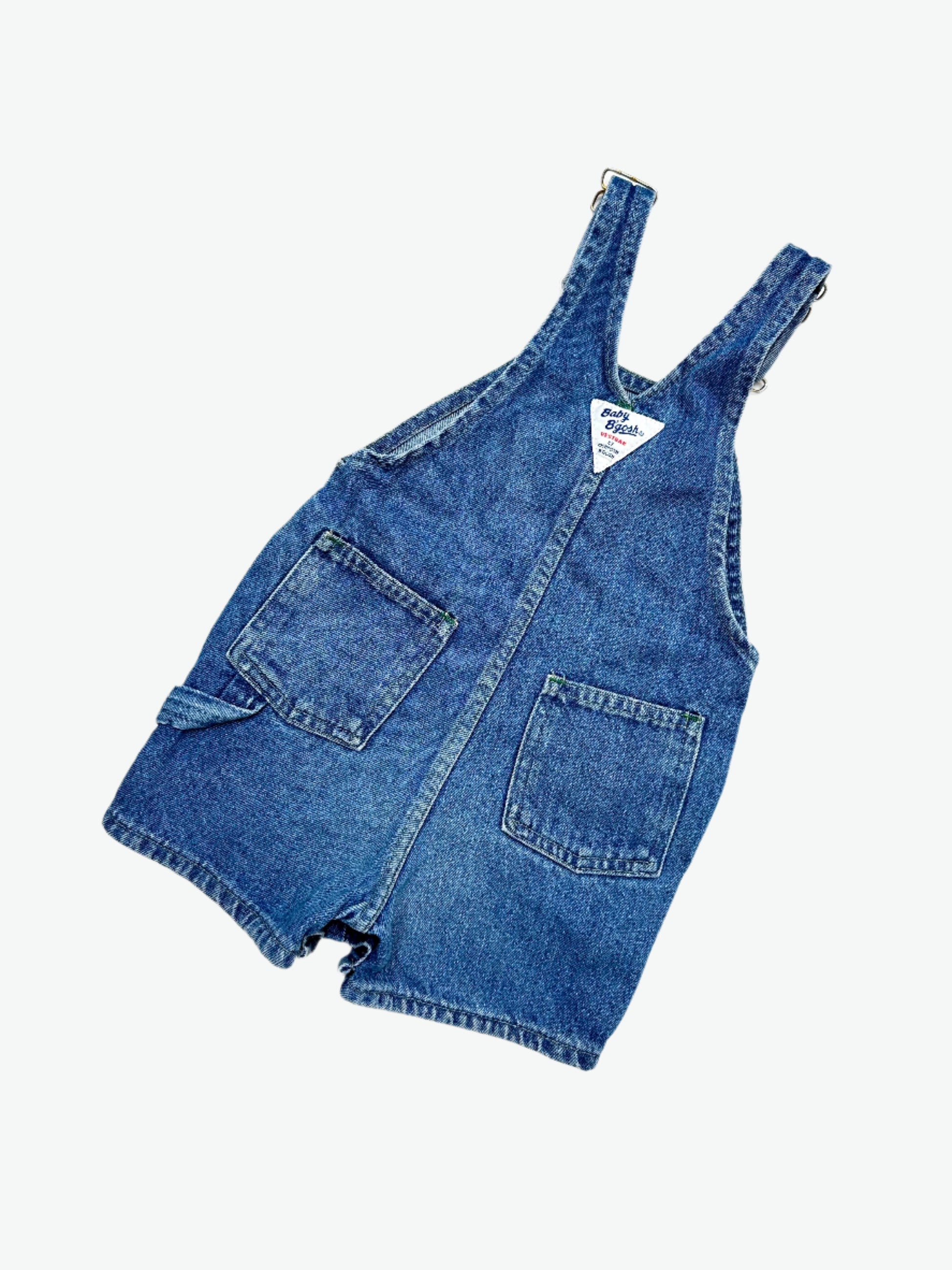Kids vintage OshKosh short dungarees, in true blue denim with contrast grren bartacks and carpenter loop - perfection! Age 12-18 months. A classic.