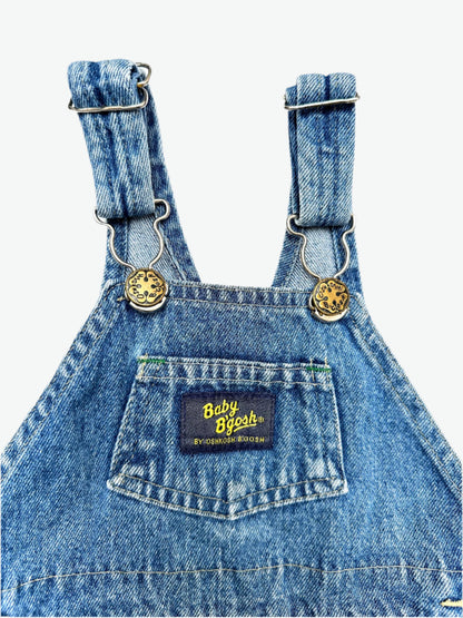 Kids vintage OshKosh short dungarees, in true blue denim with contrast grren bartacks and carpenter loop - perfection! Age 12-18 months. A classic.